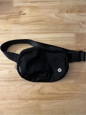 Lululemon Everywhere Belt Bag 1L Black